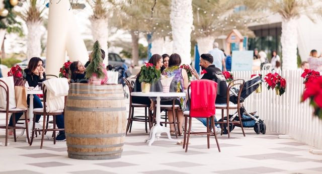 Features: Wire Barrels, New York Cafe Tables & Bentwood Dining Chairs