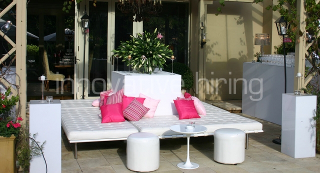 Features: Barcelona Island Lounge & Ottomans