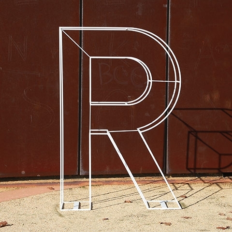 R